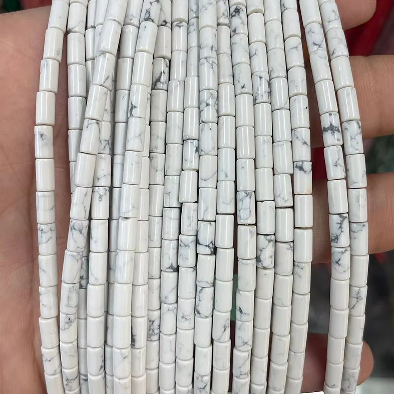 Ligne noire naturelle motif rouge