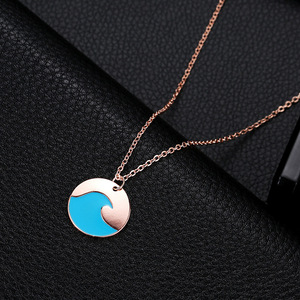 Collier pendentif vague bleue de dessin animé en alliage de zinc avec pierre en résine et sertissage clos en pierre synthétique, pour femme, à porter au quotidien - Product Image 4