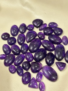 Venta al por mayor de piedras preciosas de cabujón de cuarzo amatista natural de calidad superior sueltas para la elaboración de pendientes y collares de exportación a granel - Product Image 3