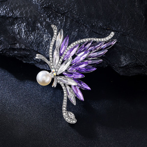 Weiman Legierung Kristallglas Schmetterlingsbrosche Zirkon Perle Farbverlauf Plattiert Nummern-Anstecknadel Modeschmuck für Hochzeit Party Verlobung - Product Image 3