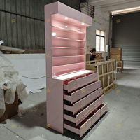 Estante Exhibidor de Uñas de Lujo en Madera Rosa para Salón de Belleza, Moderno Gabinete Aparador para Esmaltes con Luz Led