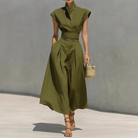 Robe midi élégante sans manches pour femme, avec poches, col montant, taille haute, coupe ajustée, idéale pour le bureau, les sorties et les tenues professionnelles.