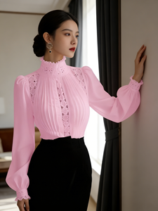 Chemisier rose uni en dentelle à col rond pour femme grande taille - Haut élégant en polyester à manches lanternes plissées pour l'automne/le printemps - Product Image 1