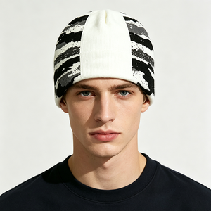 Gorro de Punto Unisex para Invierno, Diseño Jacquard Camuflaje Blanco y Negro, Gorro Skully Suave, Cálido y Elástico, Estilo Casual, Urbano, para Uso Diario - Product Image 1