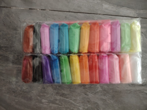 ดินน้ำมัน SIWEI 12 สี รุ่น CLAY CROWN สีขาวพิเศษ เนื้อนุ่ม แห้งเร็ว ปลอดสารพิษ สำหรับคอสเพลย์ ทำสไลม์ ปรับแต่งได้ ทำมือ DIY เสริมพัฒนาการเด็ก - Product Image 1
