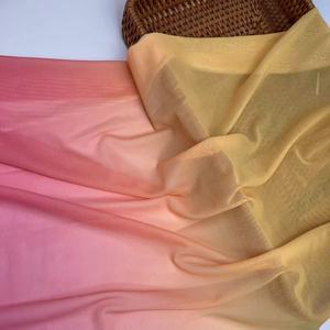 Dernière Mode <span class=keywords><strong>En</strong></span> Gros De Haute Qualité Gradient Impression Haute Spandex Maille <span class=keywords><strong>Tissu</strong></span> pour Femmes Vêtements D'été - Product Image 2