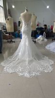 Robe de mariée haut de gamme à fines bretelles, col en V profond, dos nu, sans manches, style sirène