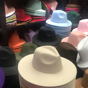 52 가지 색상 사용 가능한 맞춤형 로고 밴드 상자 도매 펠트 넓은 챙 페도라 모자 2 톤 모자 여성과 남성을위한 다른 색상 키즈