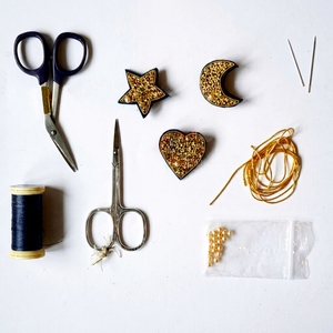 Broche de moda hecho a mano con diseño personalizado OEM, con motivos de estrella de bicicleta, nubes y cactus, para niños, compromisos, bodas y como parche de moda. - Product Image 1