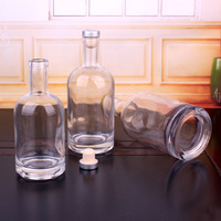 Bouteilles de vin en verre blanc plat de haute qualité avec logo personnalisé en couleur, 200 ml, 375 ml, 500 ml, 700 ml, 750 ml, 1000 ml, pour vodka, whisky, rhum, avec bouchon