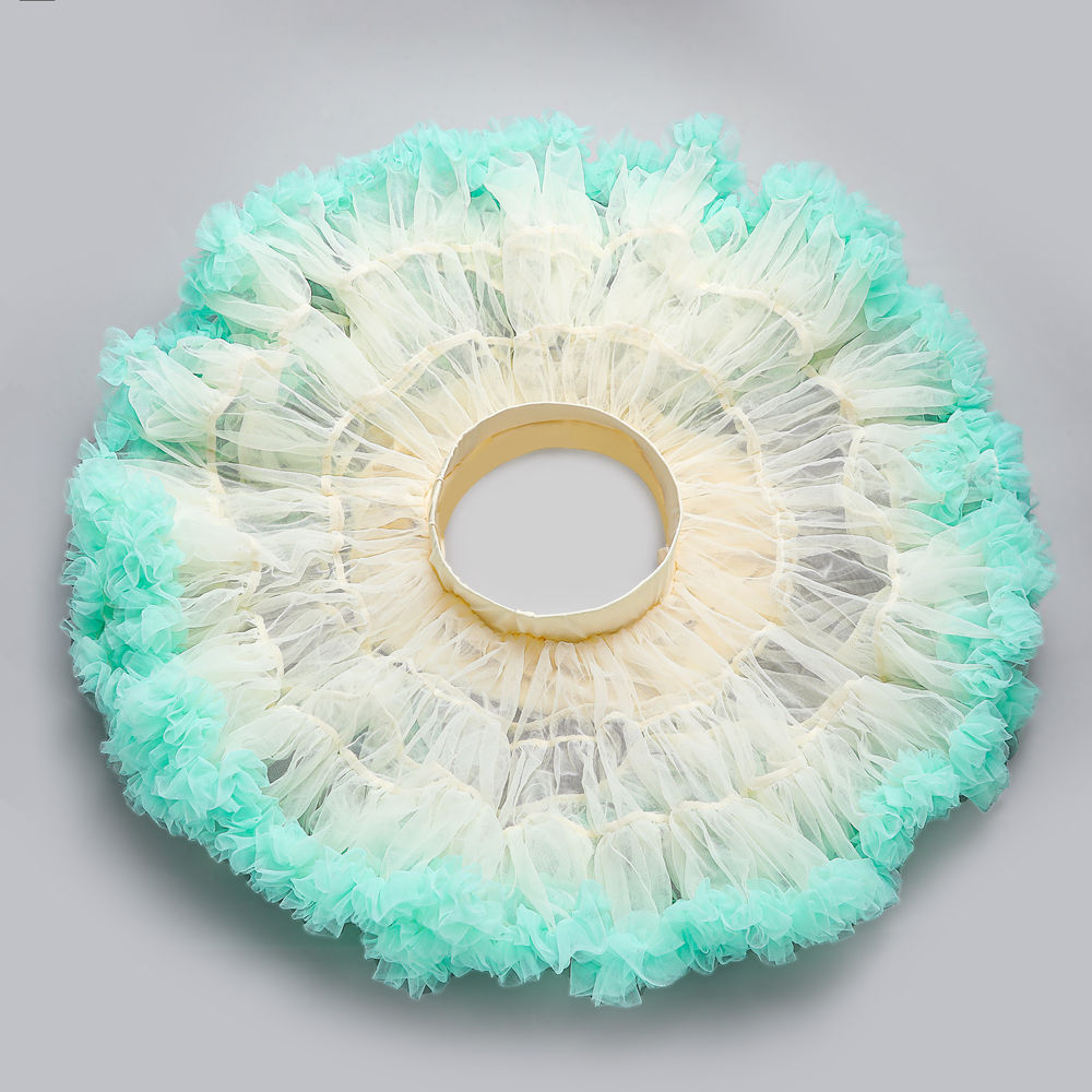 มีสีเขียวขุ่น