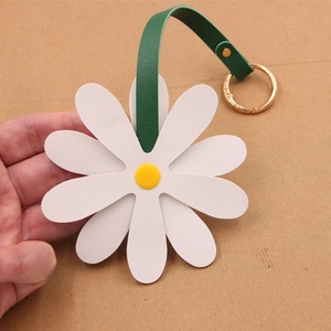 European and American Daisy Bag Pendant PU Leather Sunflower <b>Keychain</b> Luggage Accessories Pendant Matching - Product Image 2