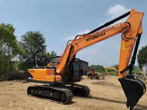 Aumente su eficiencia en un 20% con la excavadora Hyundai 220-9: Potencia híbrida superior con excavadoras de fabricación coreana en oferta. - Product Image 2
