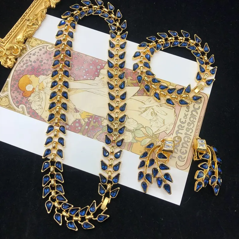 Set Perhiasan halus anting klip gelang kalung elegan daun berlian safir misterius abad pertengahan