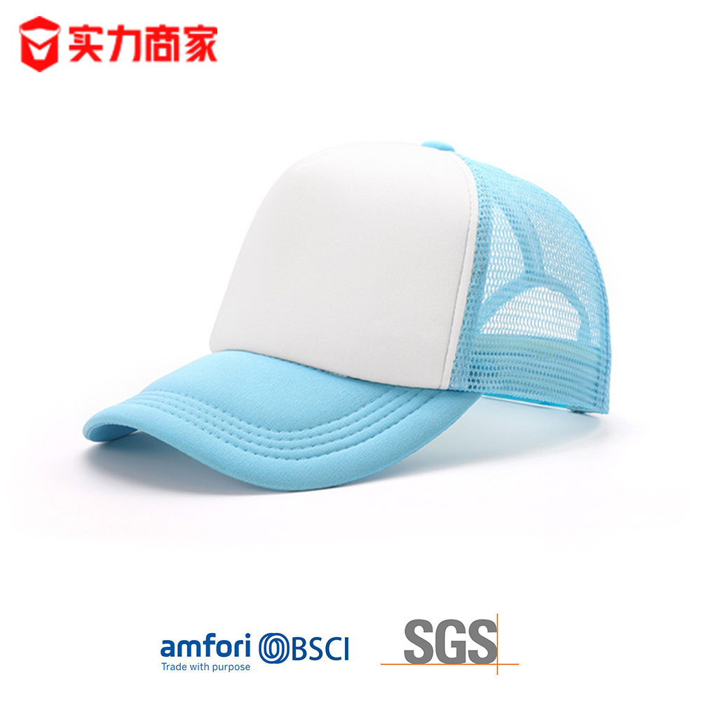 Blanco y azul cielo