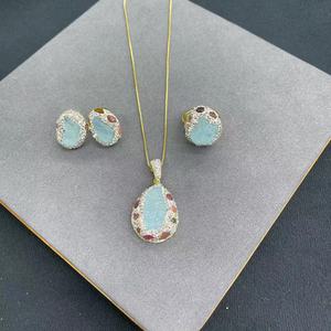 Set di Tre Pezzi in Pietra Naturale di Acquamarina Grezza con Incastonature di Gemme Colorate, Stile Francese Raffinato - Product Image 6