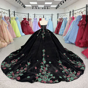 Vestido de Quinceañera Vintage Negro de Terciopelo con Escote Corazón, Estilo Imperio, Cola Capilla, Apliques de Cuentas y Estampado para Fiesta, Modelo 6954 - Product Image 4