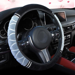 Housse de <span class=keywords><strong>volant</strong></span> de voiture universelle en peluche artificielle, ajustement standard, color-block, antidérapante, résistante à l'usure, pour le commerce transfrontalier - Product Image 1