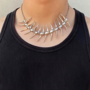 Conjunto de Joyería de Estilo Oscuro para Halloween para Mujer, Aretes Góticos con Gotas de Sangre de Diablo, Collar con Colgante de Araña Fantasma, Cadena de Eslabones, Collar Geométrico - Product Image 5