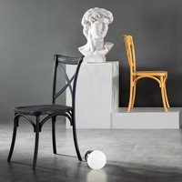La conception classique empilable pas cher X Croix arrière en plastique durable hôtel Restaurant maison cuisine salle à manger chaises