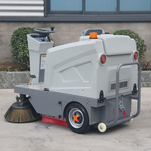 Équipement de nettoyage routier à 3 roues avec fonction de pulvérisation d'eau, machine de nettoyage de sol, balayeuse électrique autoportée - Product Image 5