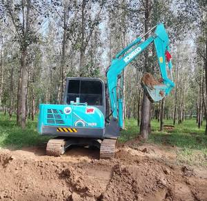 Excavatrice Kobelco SK60 multi-usages avec godet de 0,4 m³ et profondeur de fouille de 4070 mm pour l'agriculture et l'aménagement paysager, personnalisable - Product Image 2