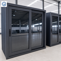Maison préfabriquée modulaire en conteneur à ossature métallique, à un étage, avec mur entièrement vitré et porte double vitrée, pour bureau ou salle d'exposition