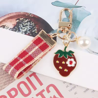 Porte-clés cerise fraise pour femme avec nœud en ruban de soie, pendentifs bracelet perles et accessoires de décoration pour téléphone portable