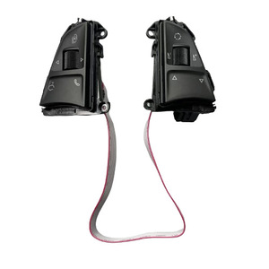 Les boutons, les commutateurs et les commandes multimédias du volant multifonction de la nouvelle Octavia sont des pièces d'origine (5E0919719). - Product Image 5