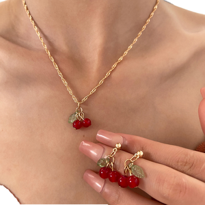 絶妙な赤ピンクチェリーゴールドメッキネックレスイヤリングセット女性の古典的な毎日のアクセサリーパーティー誕生日ギフト結婚式 - Product Image 1