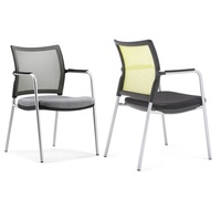 Chaise de conférence moderne GS-1773 à 4 pieds design en maille respirante en plastique avec accoudoirs en PP pour la réception des visiteurs de la salle de réunion
