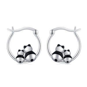 Orecchini a Cerchio Smaltati a Forma di Panda per Donne, Gioielli Delicati e Dolci per l'Uso Quotidiano - Product Image 1
