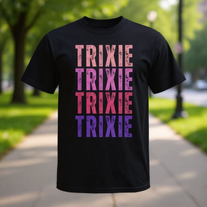 Camiseta de Manga Corta con Cuello Redondo y Estampado de Serigrafía Vintage con Nombre Personalizado Trixie, Diseño de Texto Rosa, Unisex, para Adultos - Product Image 3