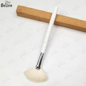 Özelleştirilmiş tek taşınabilir Fan maske fırça süper yumuşak beyaz keçi saç fırçası aplikatör yüz Fan fırça - Product Image 5