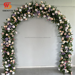 Arco de Flores Artificiales de Alta Calidad con Aspecto Natural en Verde y Blanco para Decoración de Bodas - Product Image 2