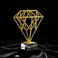 Trophée personnalisé moderne en alliage de zinc, creux, en forme de diamant, avec base en cristal, gravure laser, haute qualité, plusieurs tailles, pour cérémonie de remise des prix