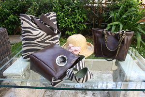 Borsa in Materiale Mat-b Made in Italy, Borsa a Spalla da Donna Personalizzata di Design, Stile Rock Classico, Sostenibile per Tutte le Stagioni - Product Image 6