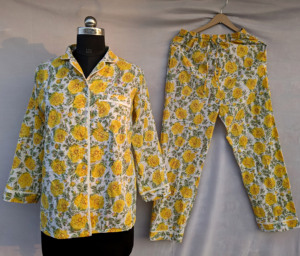 Ensemble de pyjama en coton tissé à la main, imprimé floral, léger, respirant, séchage rapide, doux, été, automne, tous les cadeaux pour elle - Product Image 1