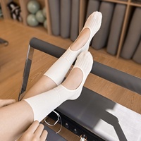 Chaussettes longues de sport pour femmes en Spandex/Nylon/Coton, respirantes, anti-bactériennes, avec pompon, pour Yoga, Pilates et Fitness, collection automne