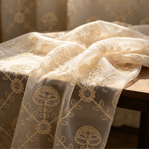 Tissu en crêpe de polyester à haute torsion avec motifs floraux en losanges répétés, combiné à des paillettes et des broderies en cordon - Product Image 6