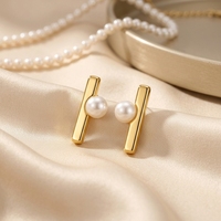 Boucles d'oreilles clous en argent sterling 925 plaqué or, avec perle d'eau douce et serti géométrique, délicates et tendance, pour femme, mariée, anniversaire