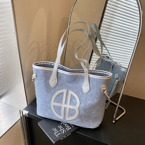 <span class=keywords><strong>Sac</strong></span> fourre-tout d'épaule grande capacité pour trajets quotidiens, nouvelle collection 2026, chic et décontracté pour femme, patchwork élégant bicolore en PU avec fermeture éclair - Product Image 3