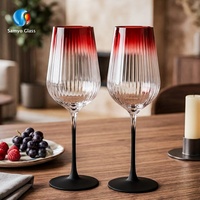 Verres à vin rouge et à gin Samyo en cristal côtelé à bord rouge dégradé, avec pied noir, pour le service de boissons en bar (vente en gros)