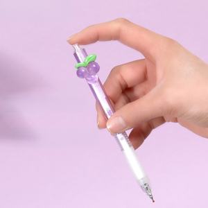 Juego <span class=keywords><strong>de</strong></span> Bolígrafos <span class=keywords><strong>de</strong></span> Gel <span class=keywords><strong>de</strong></span> Plástico con Diseño <span class=keywords><strong>de</strong></span> Uvas Moradas, 3 Estilos, con Tapa Giratoria, Bolígrafo Grueso, Bolígrafo con Parche, Tinta Negra, Material Escolar y <span class=keywords><strong>de</strong></span> Oficina - Product Image 4