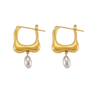 Boucles d'oreilles créoles hypoallergéniques personnalisées en acier inoxydable plaqué or 18 carats, tendance, unisexe, pour tous les jours et les soirées - Product Image 1