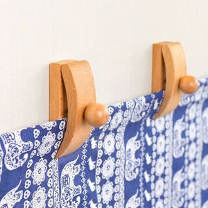 Wholesale Classic Large Wooden Quilt and <b>Blanket</b> Clip for Wall Mounted Hanging Display Ideal for Showcasing Rugs Quilts Throws - Product Image 1