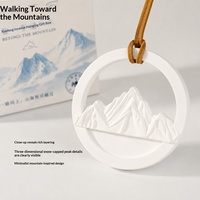 Coffret Cadeau Parfum Montagne enneigée – Tablettes Parfumées en Gypse – Désodorisant Pratique pour Voiture – Cadeau Idéal à Accrocher