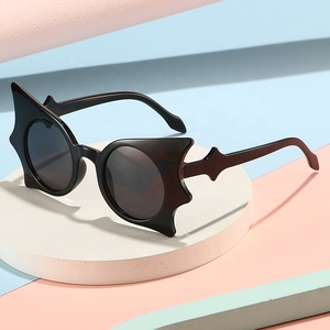 Lunettes de soleil amusantes pour enfants, motif papillon, pour garçons et filles, style dessin animé, protection UV pour les voyages en extérieur - Product Image 2