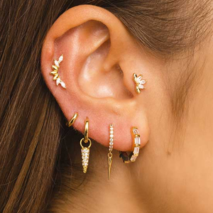 Boucles d'oreilles clous en argent S925 plaqué or 18 carats 16G avec trois zircons marquise 5A à dos plat pour piercing hélix et cartilage - Product Image 5