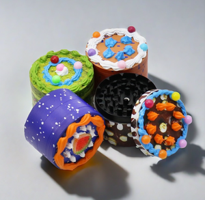 New Custom 2.5 Inch DIY <b>Cake</b> Zinc Alloy Modern Herb Grinder Wholesale Manual Tobacco Crusher with <b>Gift</b> <b>Box</b> - Product Image 2